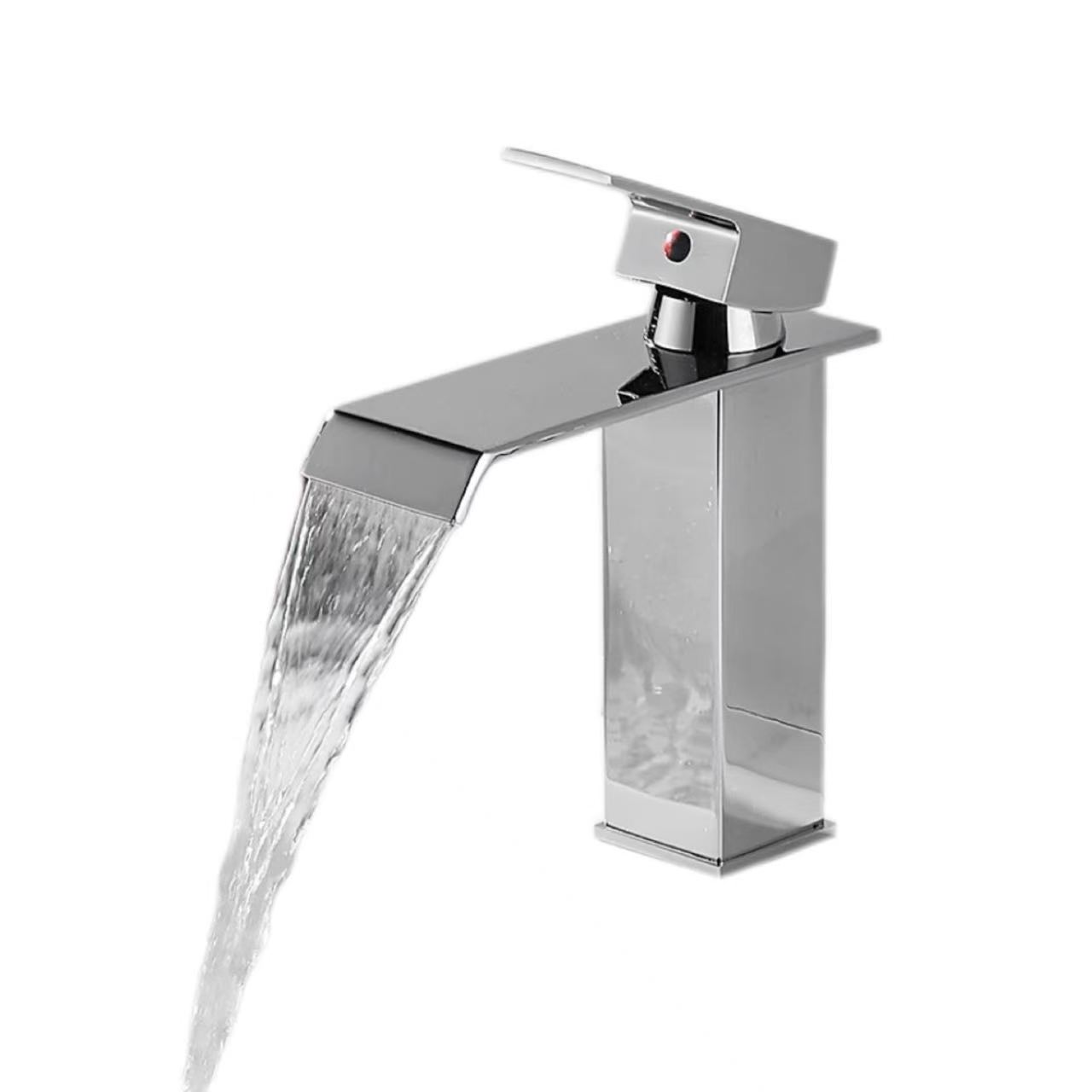 Faucet rano mafana sy mangatsiaka mipetaka Chrome