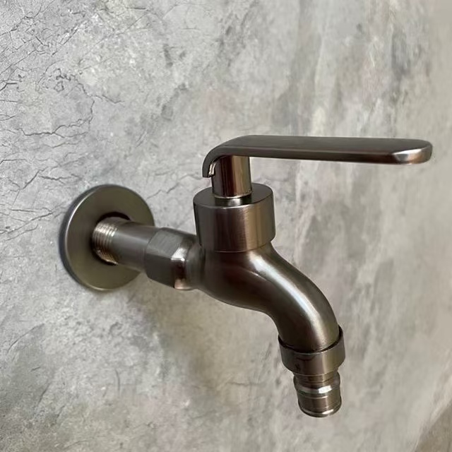 Faucet mivoha haingana amin'ny vy tsy misy pentina